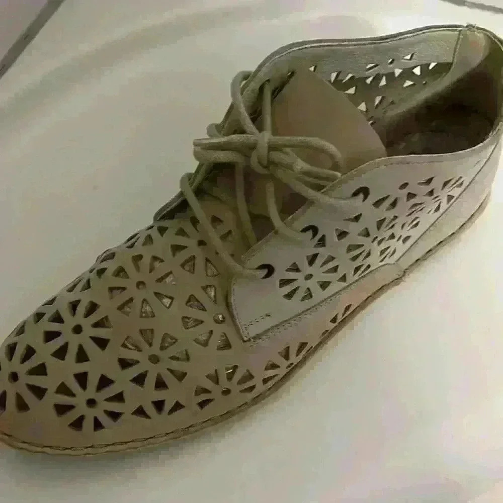 Gorgeous size 10 Rieker suede desert boot style shoes worn once like new 🌵